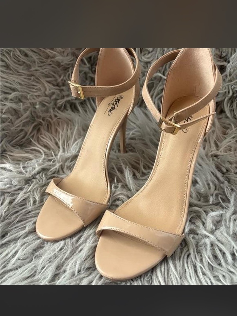 Mossimo Supply Co. Tan Patent
Leather Heels